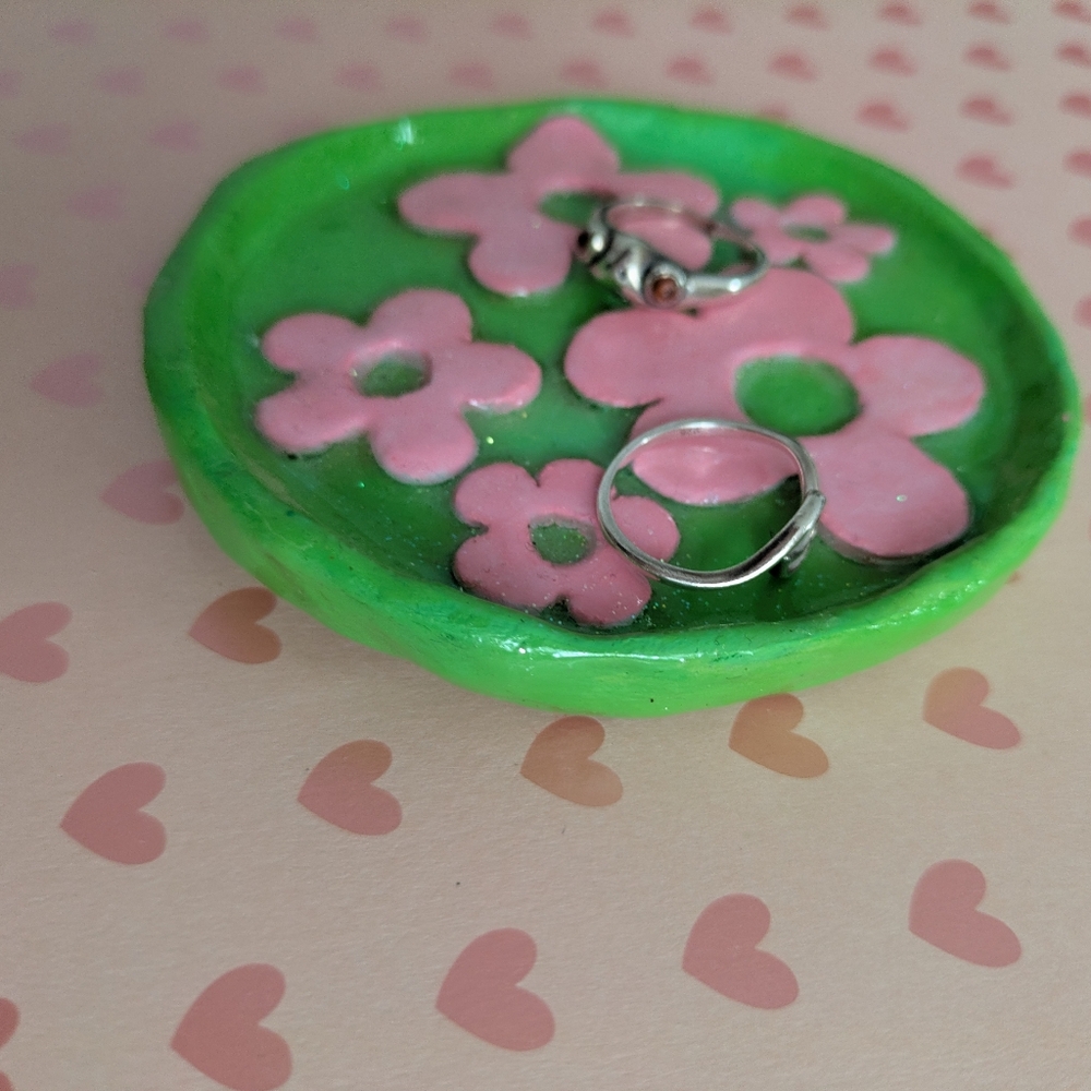 Handmade Y2K Flower Heart Clay Trinket Dish - Picture 3 of 4